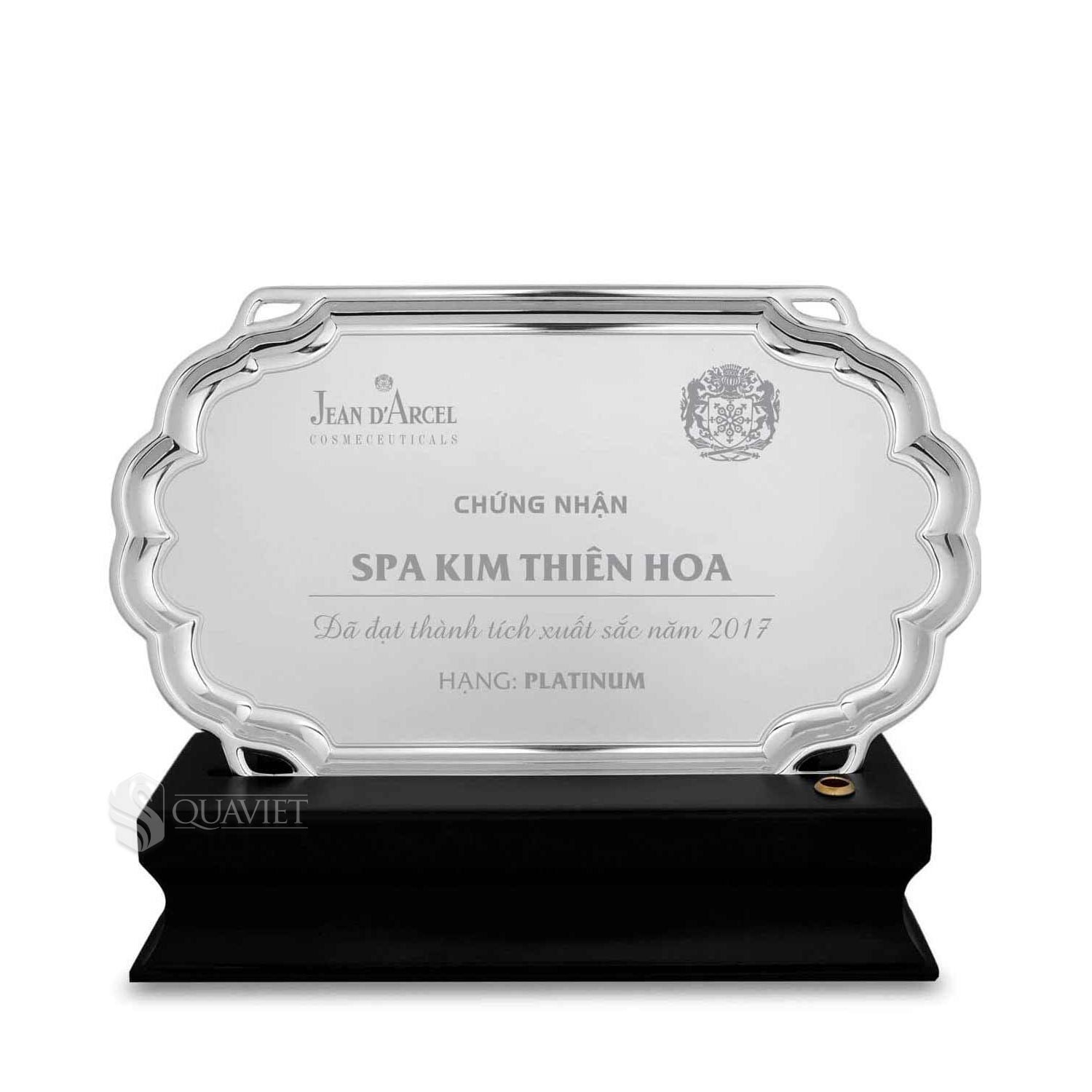 Bảng vinh danh chứng nhận thành tích xuất sắc của Spa