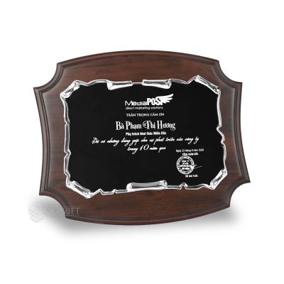 Bảng vinh danh ghi nhận 10 năm cống hiến sự phát triển của công ty