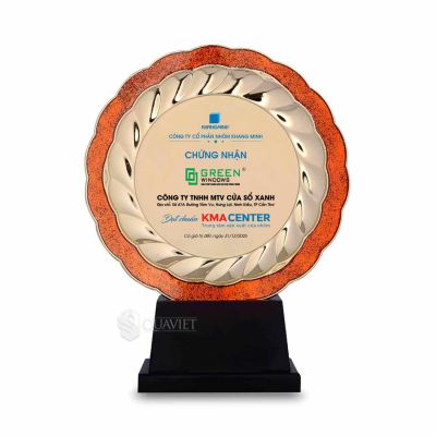 Bảng vinh danh chứng nhận đạt chuẩn của Trung Tâm Sản Xuất Cửa Nhôm