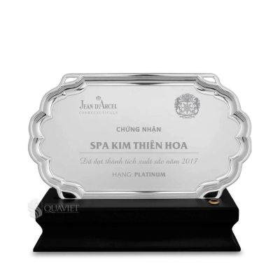 Bảng vinh danh chứng nhận thành tích xuất sắc của Spa